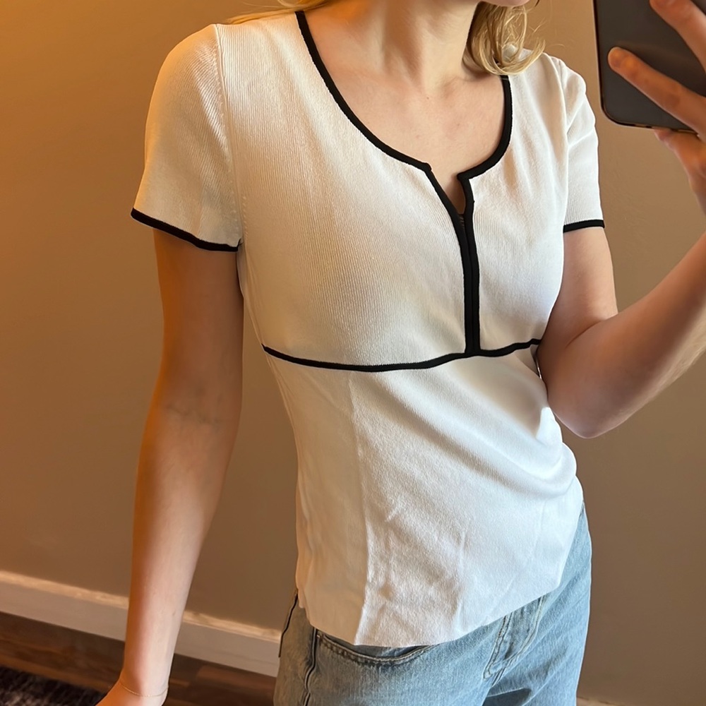 🤍white top with black edge detail